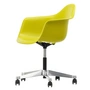 Vitra - Eames Plastic Armchair PACC RE, poliert / senf, weiche Rollen (Hartboden)