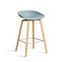 HAY - About A Stool AAS32 H 65 cm, Eiche lackiert / Edelstahl / dusty blue 2.0 (Kunststoffgleiter)