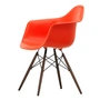 Vitra - Eames Plastic Armchair DAW RE, Ahorn dunkel / poppy red (Filzgleiter basic dark)