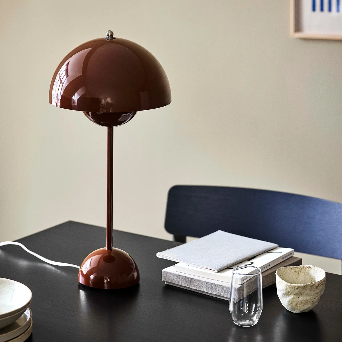 FlowerPot Tischleuchte VP3 von &Tradition in der Farbe rot-braun FlowerPot Tischleuchte VP3 von &Tradition in der Farbe rot-braun