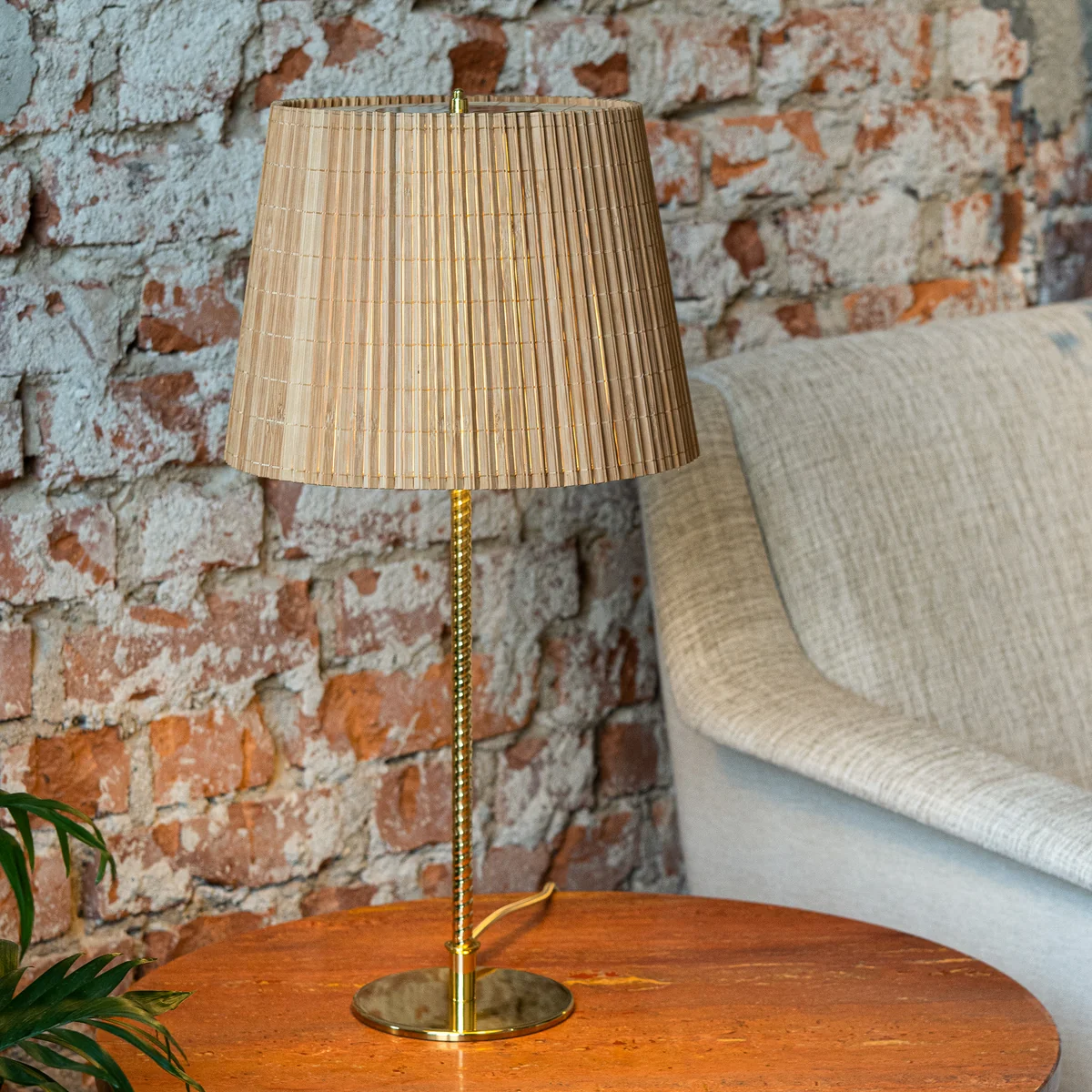 Gubi-9205-Tischleuchte-Bambus-Messing-A2