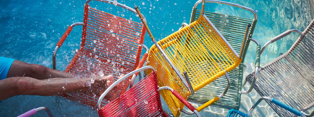 Die Spaghetti Serie von Fiam in der Ambienteansicht. Das Geschnürte Design in den unterschiedlichsten Farben bringt die wundervollen Sommergefühle ganz nahe.