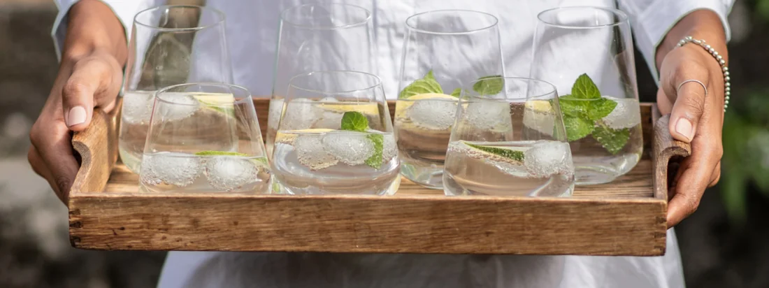 Das Vervino Wasserglas des Herstellers Zwiesel ist ein echtes Universaltalent. Das zeitlose Vervino Glas eignet sich nicht ausschließlich für Wasser, sondern kann ebenso für diverse weitere Getränke wie Säfte oder gar Weine genutzt werden.