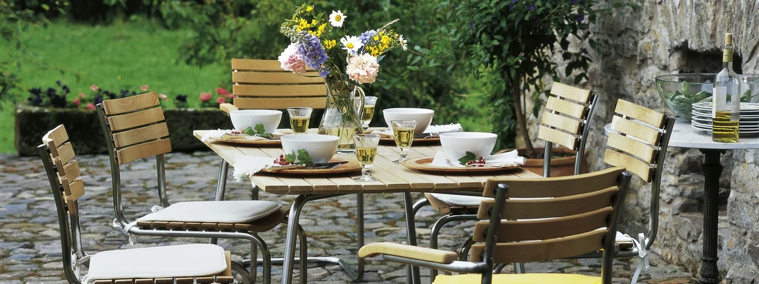 Sobald die Tage länger und die Nächte milder werden, zieht es uns nach draußen. Der Wohnbereich wird mit jedem Sonnentag ein Stück mehr nach draußen erweitert. Wer liebt nicht die frische Luft und die sanfte Wärme der ersten Sonnenstrahlen? Balkon, Terrasse und Garten sind ein wichtiger Bestandteil unserer Lebensqualität.