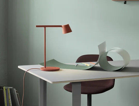 Finden Sie die passende Schreibtischleuchte für Ihren Arbeitsplatz.