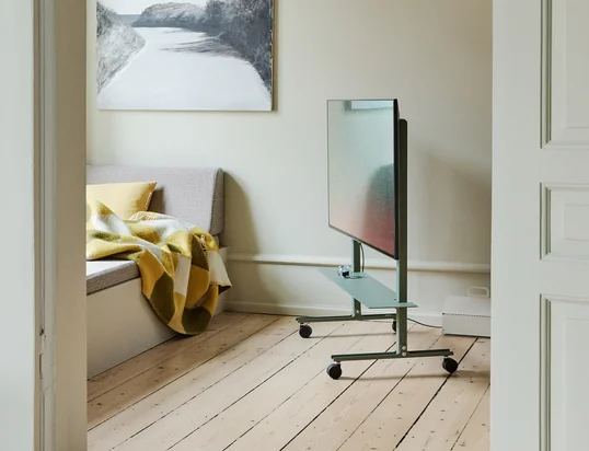 Straight Rollin' TV-Ständer von Pedestal