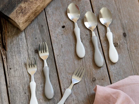 Individuelles Kinderbesteck - ein schönes Geschenk für die Kleinen, die lernen mit Messer und Gabel zu essen.
