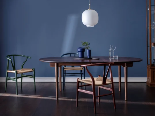 CH24 Birthday-Edition von Carl Hansen - 4zu3