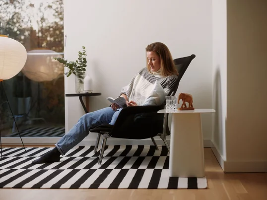  Vitra Homestory Office Hannah Behrens 4zu3 - Akari Stehleuchte - Slow Chair