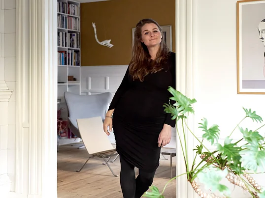 Louise Svendsen im Portrait: Louise Svendsen ist für das Styling der Showrooms von Fritz Hansen verantwortlich und weiß, was die Brand so einzigartig macht.