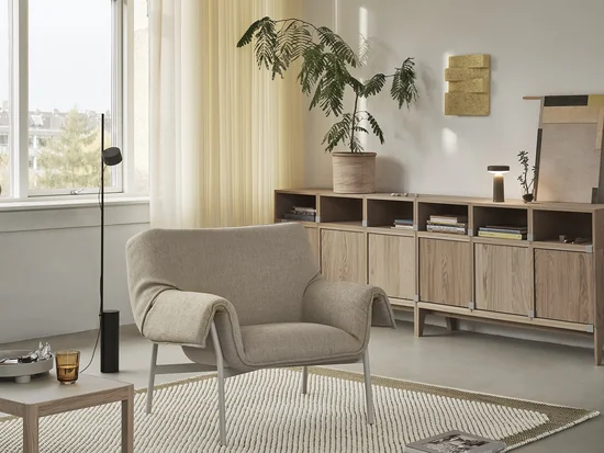 Couple Couchtisch und Pebble Teppich von Muuto 4zu3