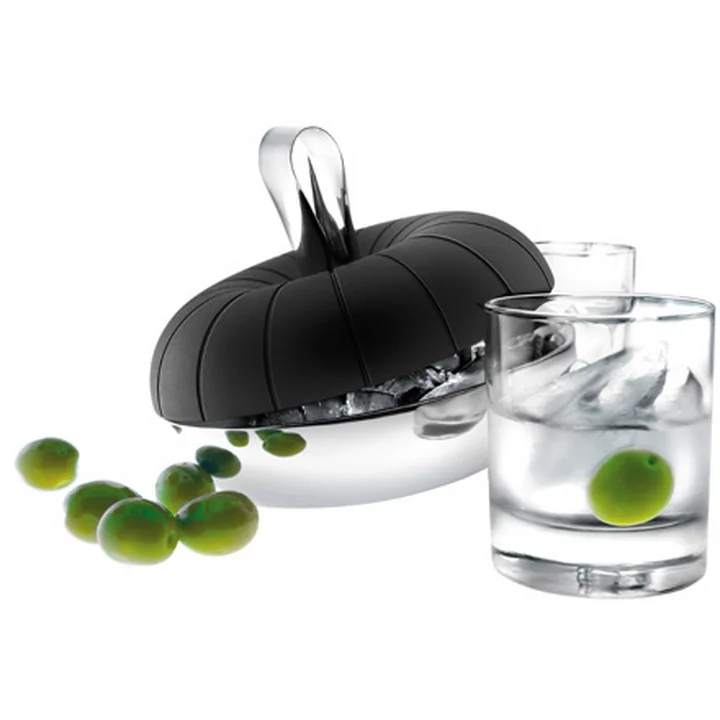 Der Eiswürfelbereiter von Eva Solo bereitet, kühlt und serviert Eiswürfel