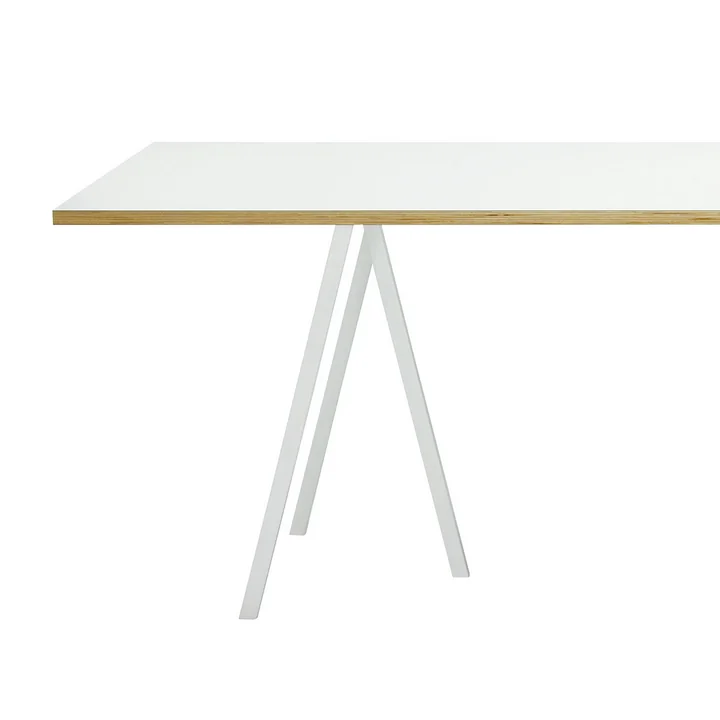 Loop Stand Frame Tischböcke mit weißer Tischplatte von HAY