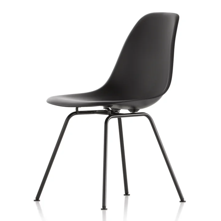 Eames Plastic Armchair DSX von Vitra in tiefschwarz / basic dark (Filzgleiter basic dark)