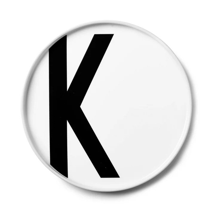 Der AJ Porzellan Teller K von Design Letters 