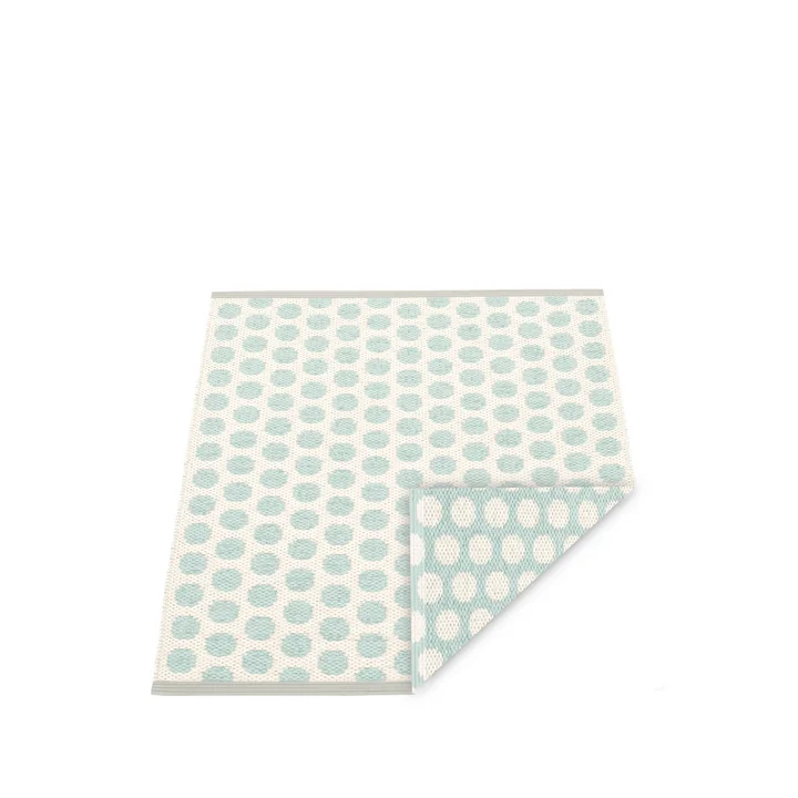 Noa Teppich 70 x 50 cm von Pappelina in Pale Turquoise / Vanilla / Warm Grey Edge