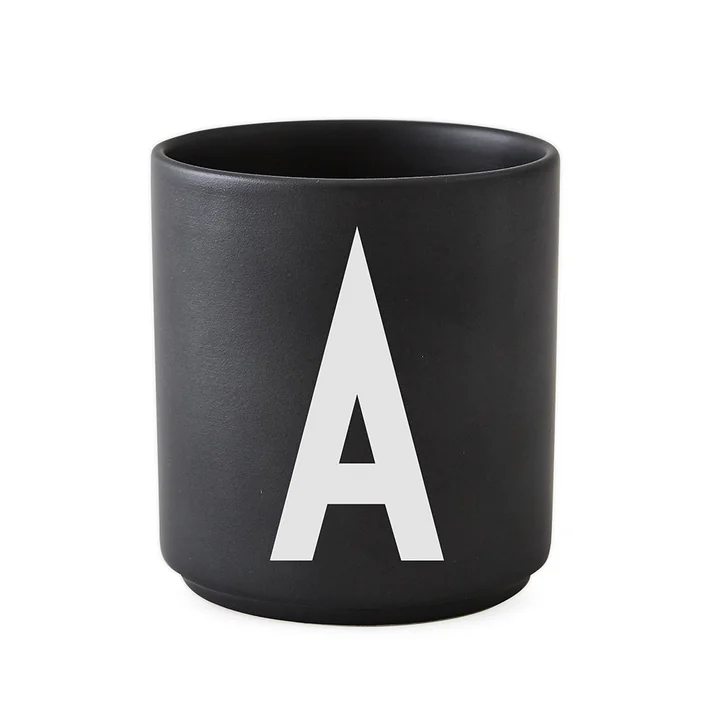 AJ Porzellan Becher A, von Design Letters in Schwarz