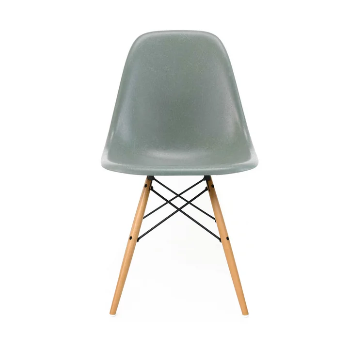 Eames Fiberglass Side Chair DSW von Vitra in Ahorn gelblich / Eames sea foam green
