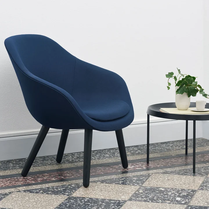 About A Lounge Chair AAL 82 von HAY