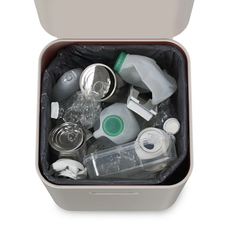 Totem Abfalltrennungs- und Recyclingbehälter von Joseph Joseph