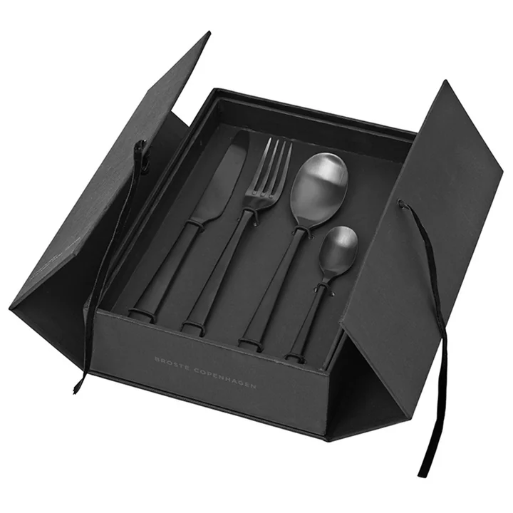 Hune Besteck-Set, Titanium matt schwarz (16 tlg.) von Broste Copenhagen 