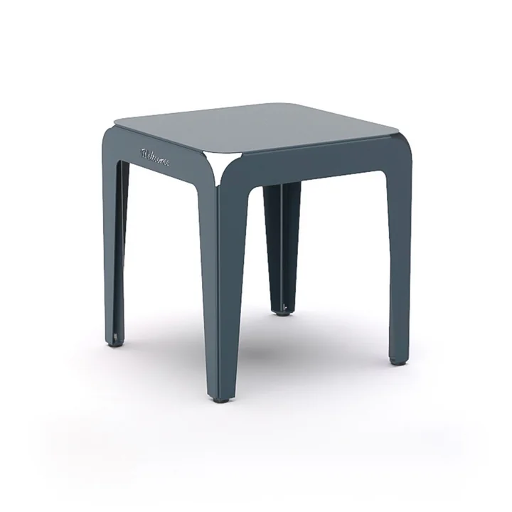 Der Bended Stool Hocker von Weltevree in graublau