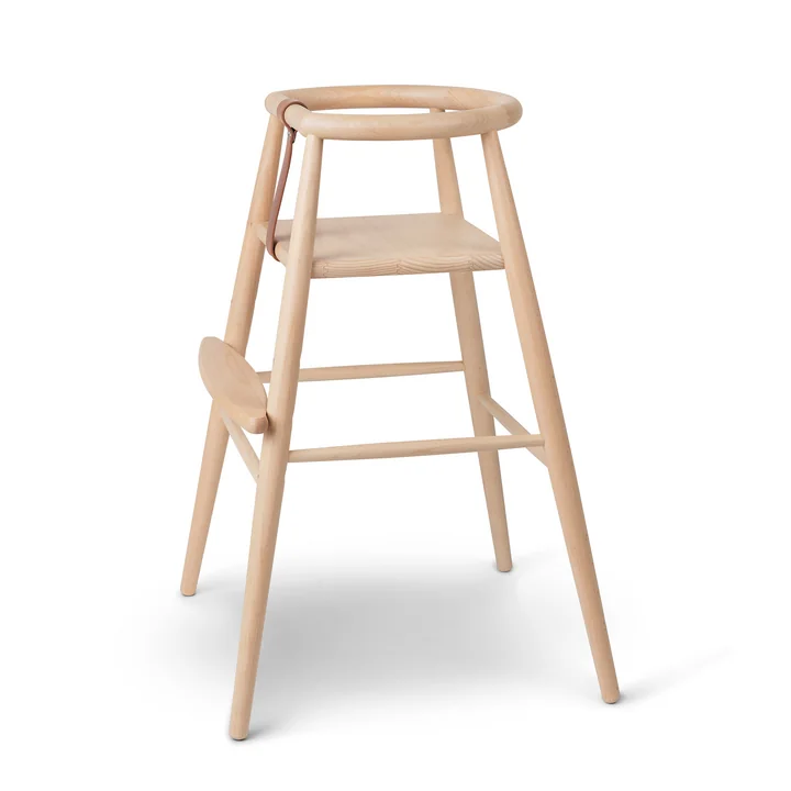 Der ND54 Kinder-Hochstuhl von Carl Hansen, Buche matt lackiert / cognac