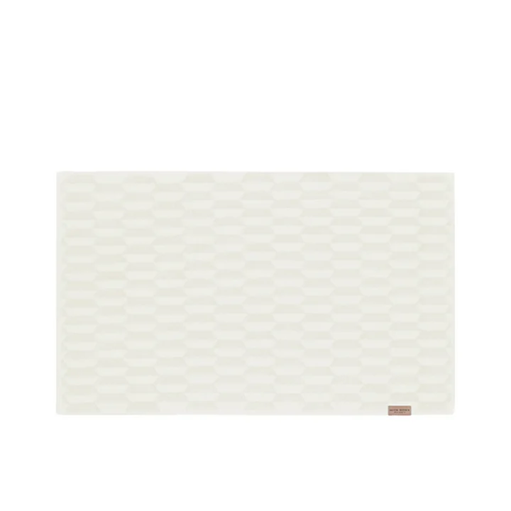 Geo Badezimmermatte 50 x 80 cm von Mette Ditmer in off-white