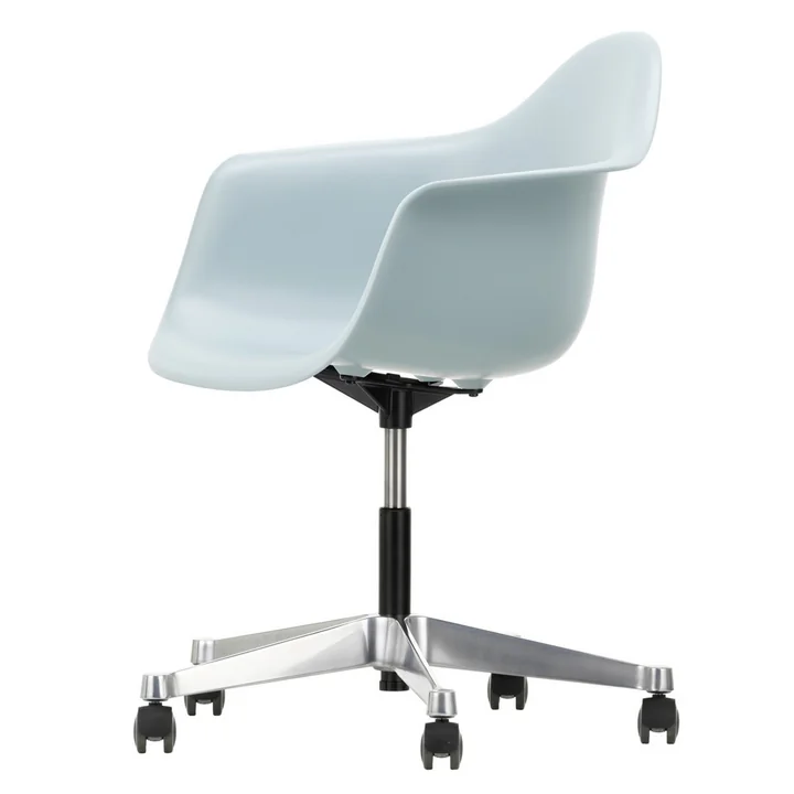 Eames Plastic Armchair von Vitra