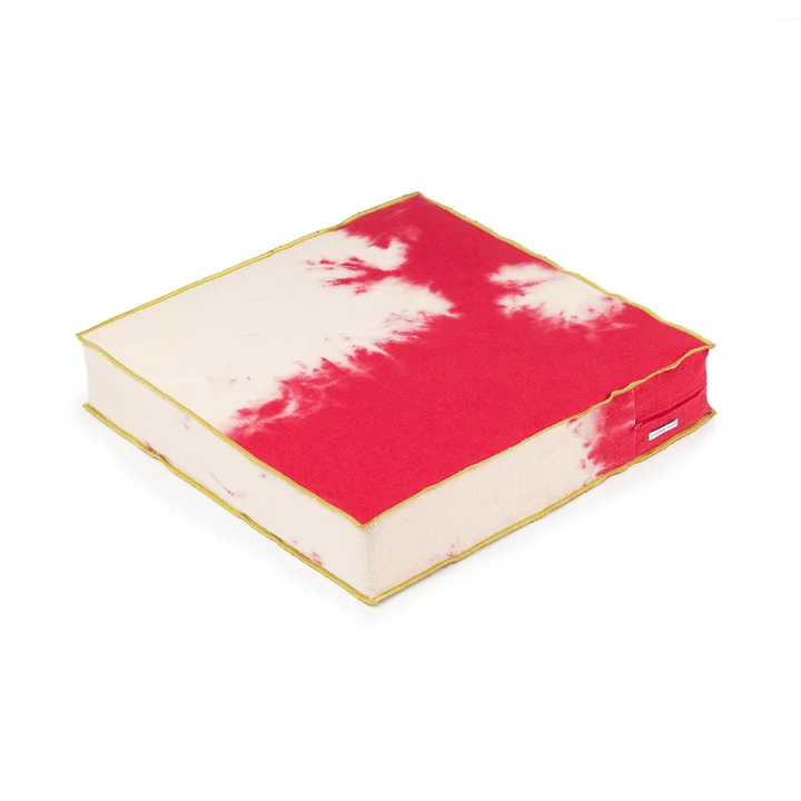 Floor Pouf, marble raspberry von Juslin Maunula