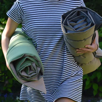 Die Sun Strandmatte von Fiam lässt sich leicht transportieren