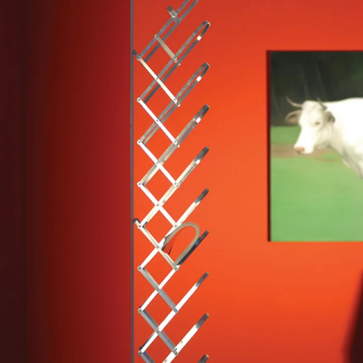 Collator Zeitungshalter von Radius Design für die Wand