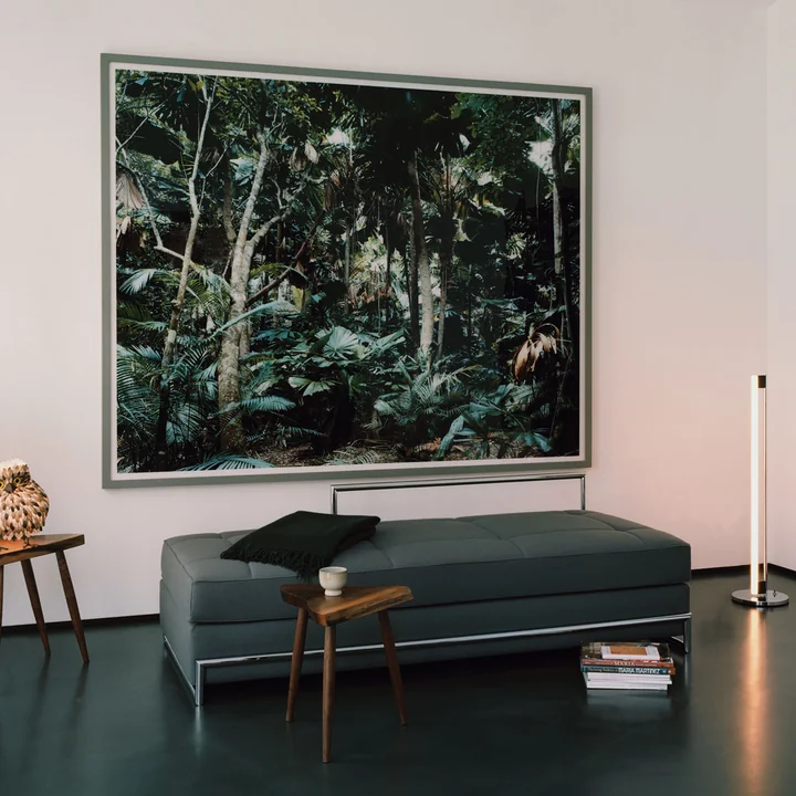 ClassiCon Tube Light LED im modernen Wohnzimmer-Ambiente