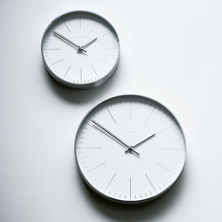 Max Bill Wanduhren, Strich - an der Wand hängend