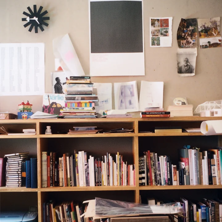 Asterisk Clock von Vitra in schwarz