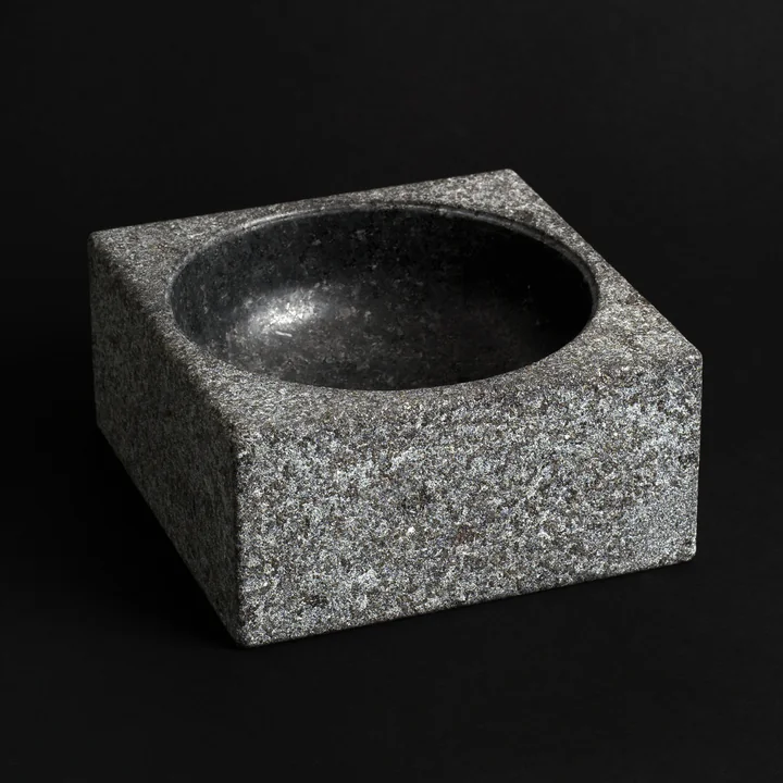 Die PK-Bowl Granitschale von ArchitectMade ist multifunktional