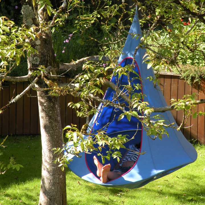 Single Hängesessel von Cacoon im Baum 