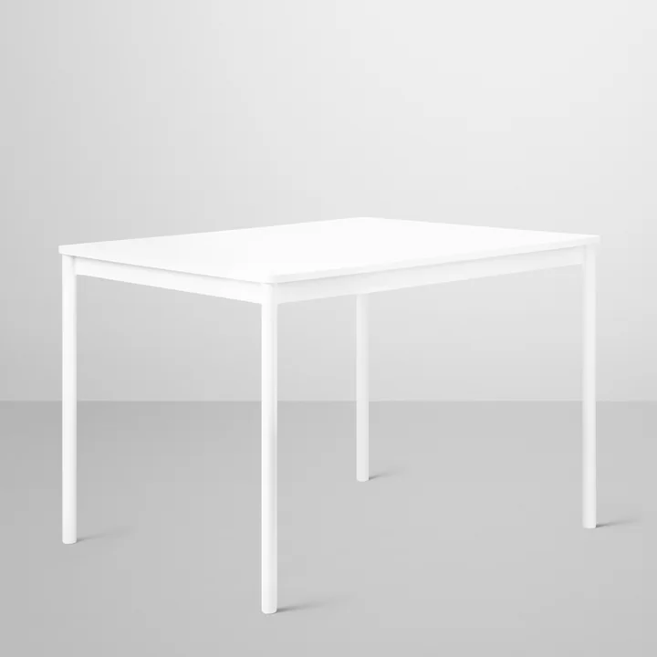 Base Table von Muuto in weiß mit Sperrholzkante