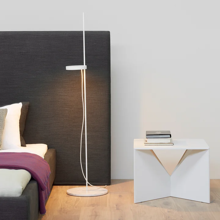 FK04 Calvert Couchtisch von e15