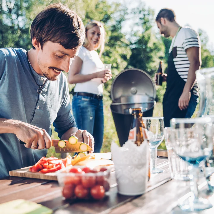 Regulierbares Grillen mit Holzkohle