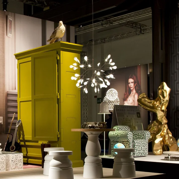 Leuchte in Bärenklau Form