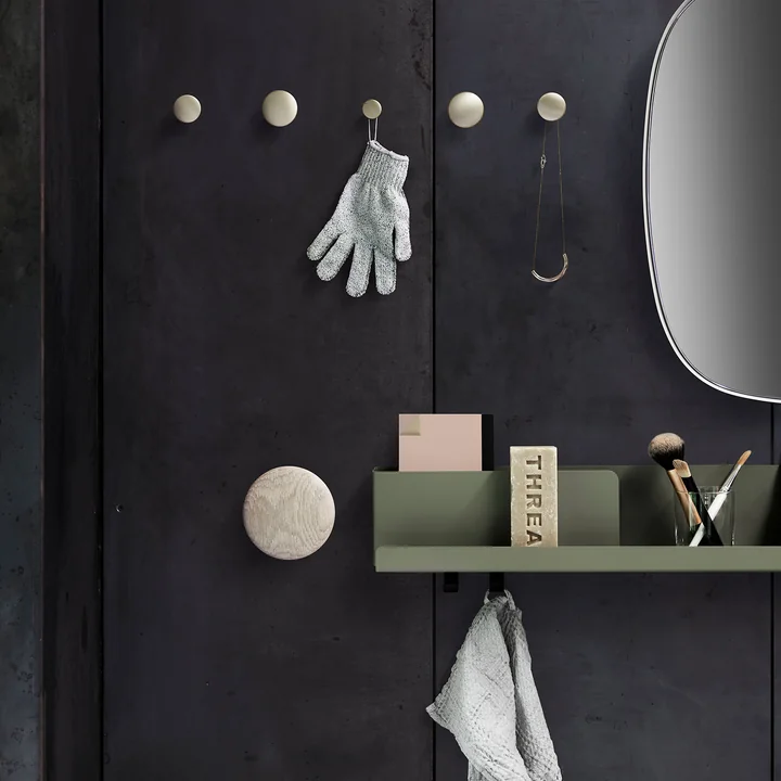 Folded Shelf mit Wandhaken