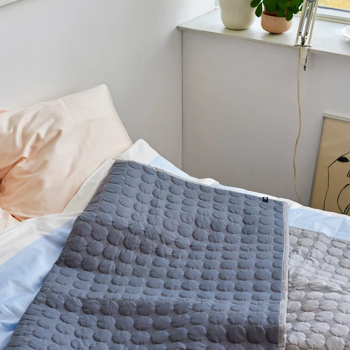 Mega Dot Tagesdecke von HAY