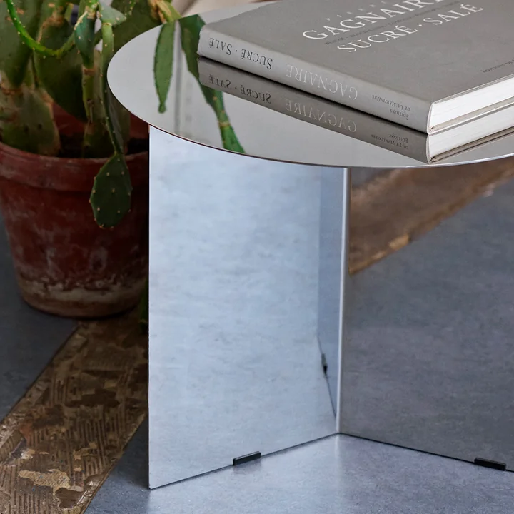 Der HAY - Slit Table Round in silber