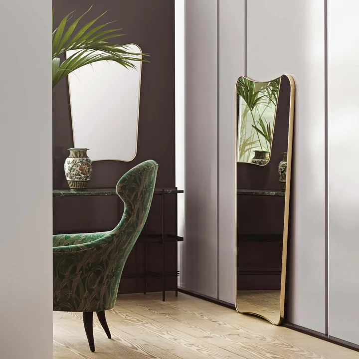 F.A. 33 Wandspiegel von Gubi in verschiedenen Größen