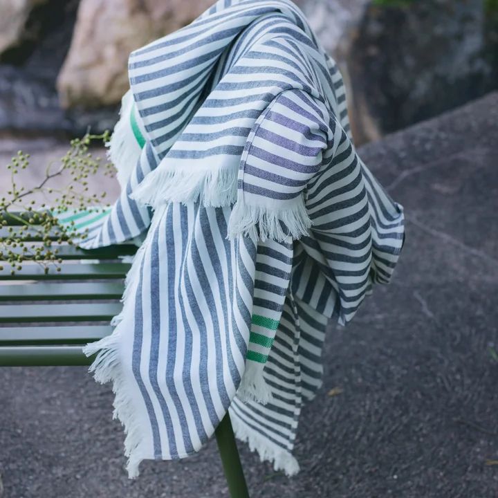 Tasaraita Handtuch-Serie von Marimekko in Schwarz / Weiß / Grün