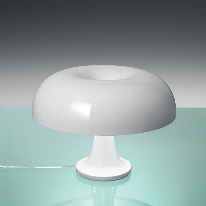 Nessino Tischleuchte von Artemide in der Farbe weiß