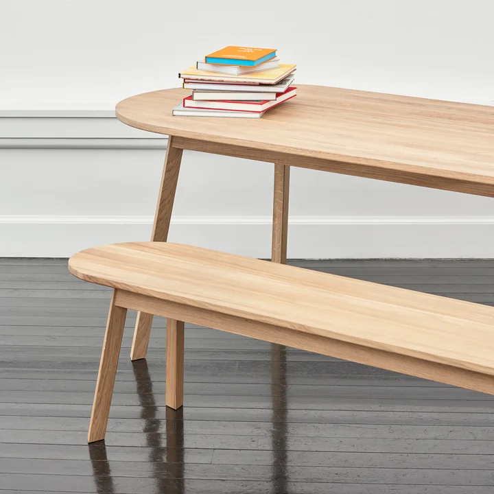 Triangle Leg Esstisch und Bank von HAY