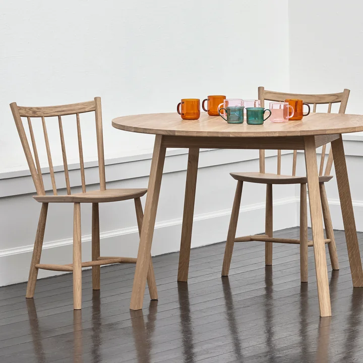 Der HAY - J41 Chair in Eiche am Esstisch