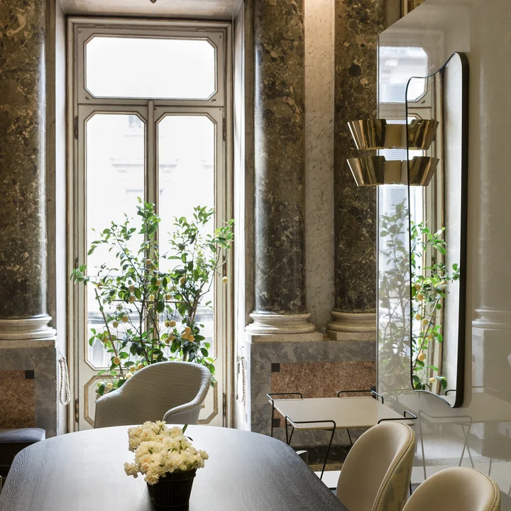 F.A. 33 rechteckiger Wandspiegel von Gubi